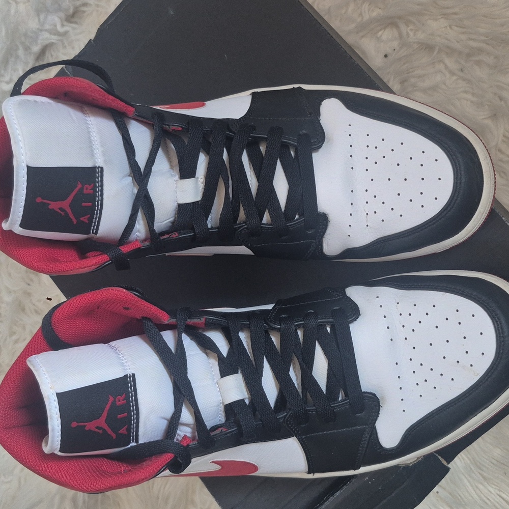 Nike Men's Black, Red, and White Sneakers